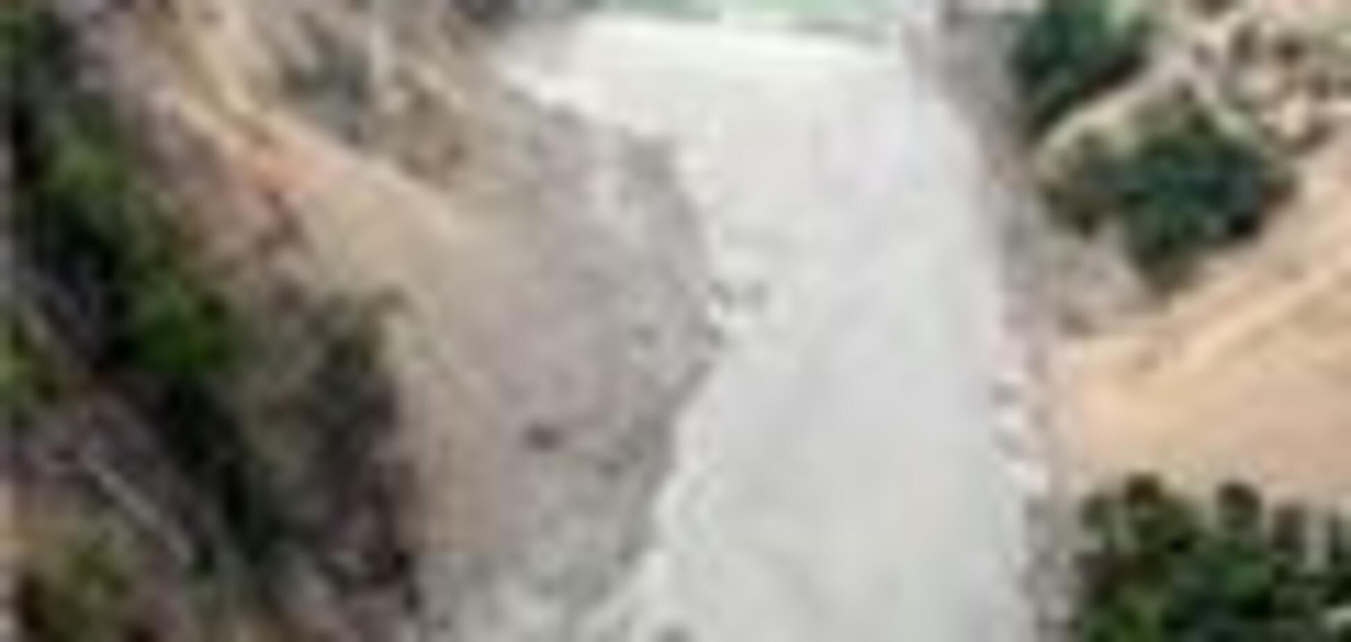 Загати від китайського землетрусу почав проривати