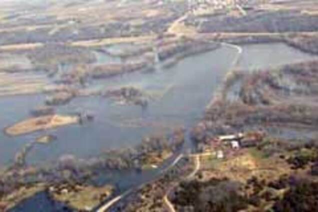 На Чикаго обрушились смерчи, на Индиану - наводнения