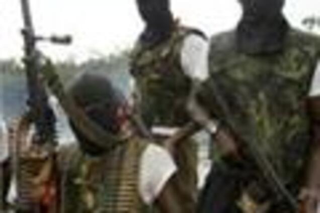 Нигерийские боевики захватили судно с восемью моряками