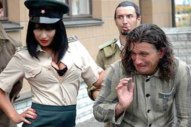 На съемках клипа Скрябин подглядывал за голой девушкой