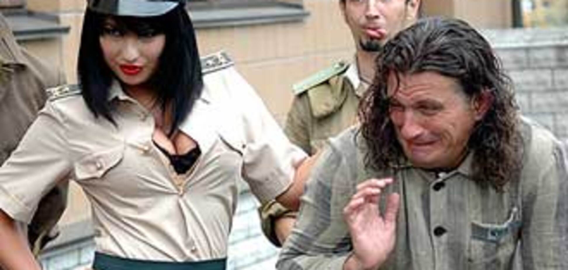 На съемках клипа Скрябин подглядывал за голой девушкой