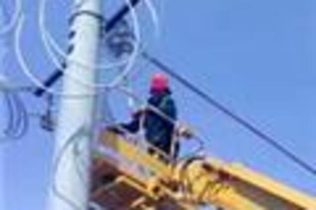 Більше 300 населених пунктів в Україні знеструмила негода