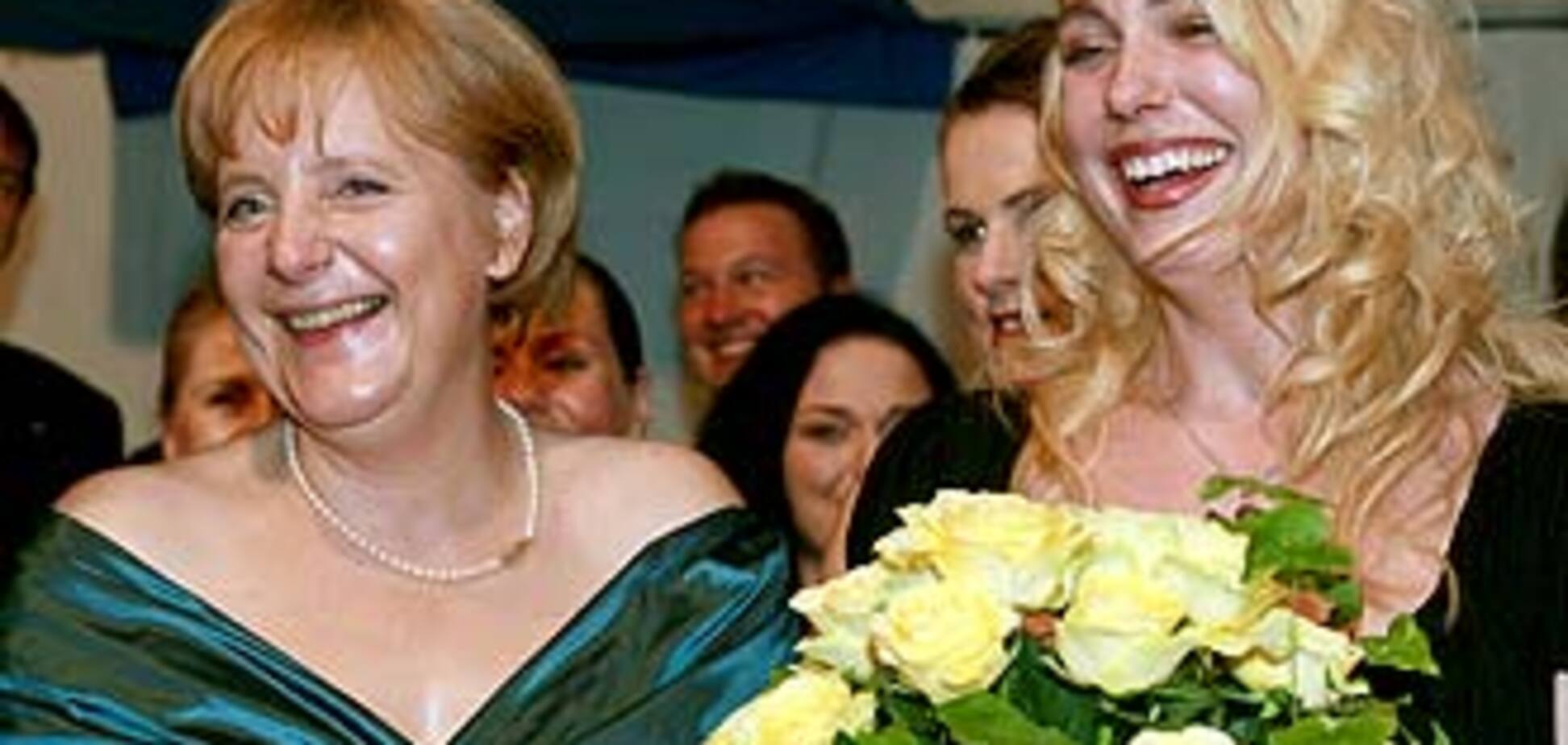Ангела Меркель меняет мешковатую одежду на открытые платья