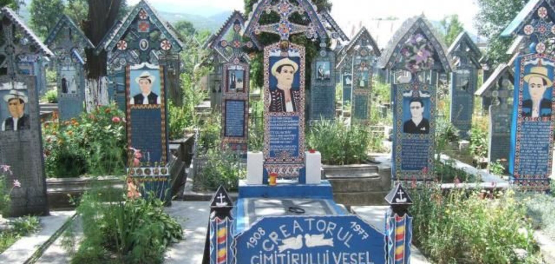 'Нума-нума-лей...' Поем,берем краски и на кладбище в Румынии