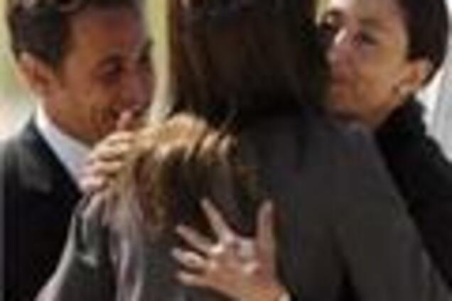 Ингрид Бетанкур прибыла во Францию