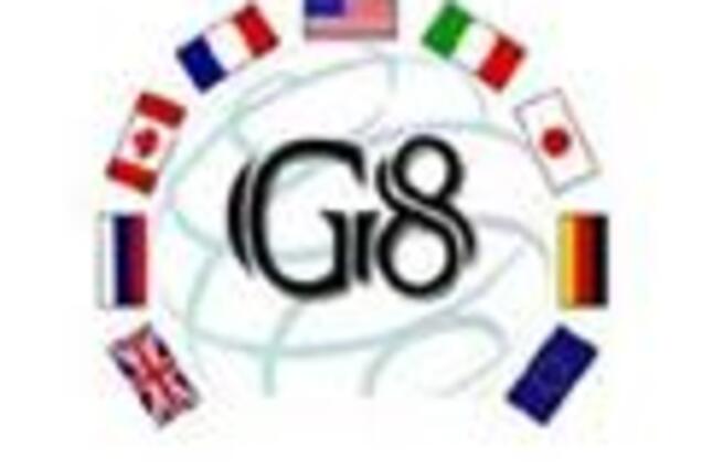 Саммит G8 залило дождями 