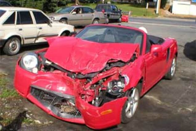 У Запорізькій області поїзд врізався в 'Мерседес'