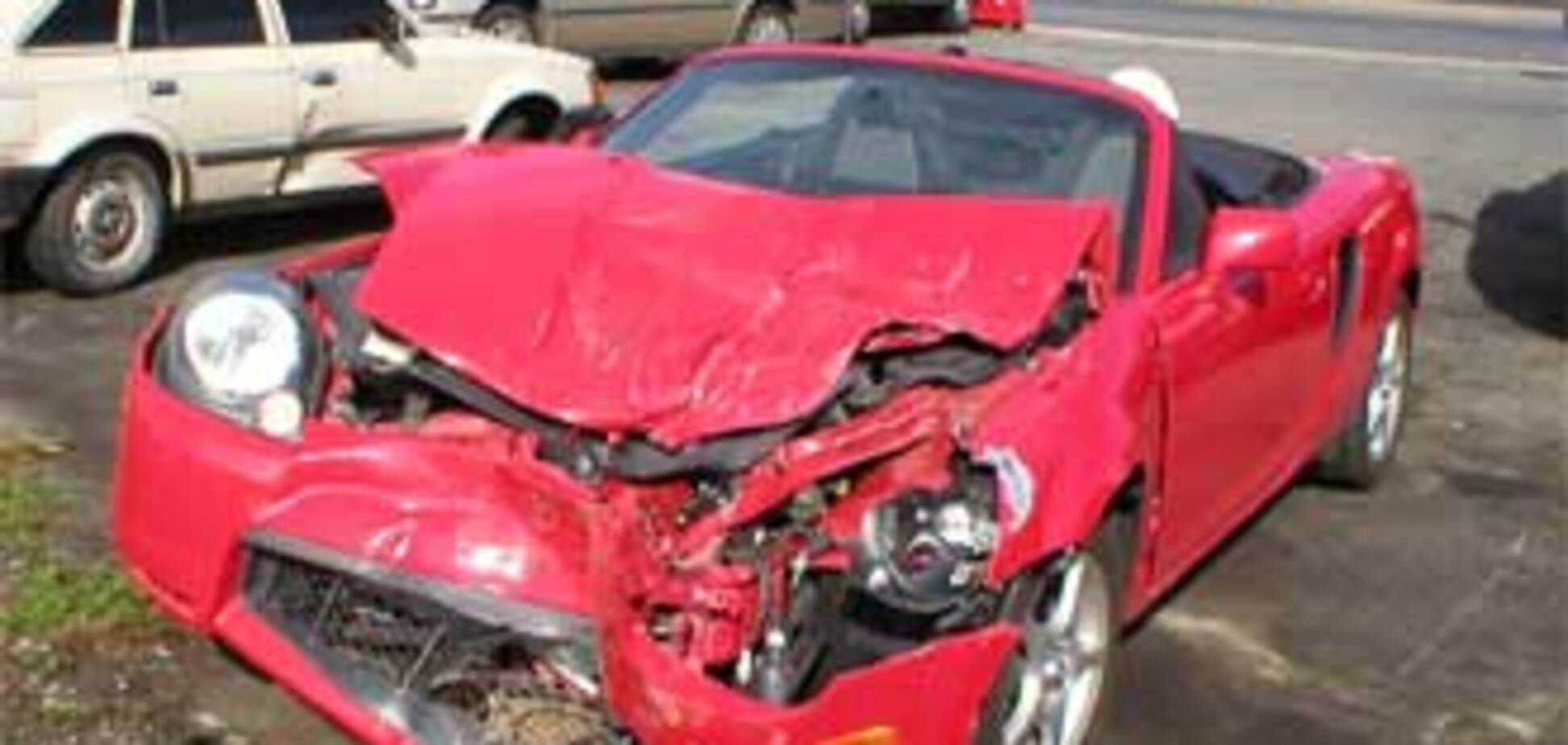 У Запорізькій області поїзд врізався в 'Мерседес'