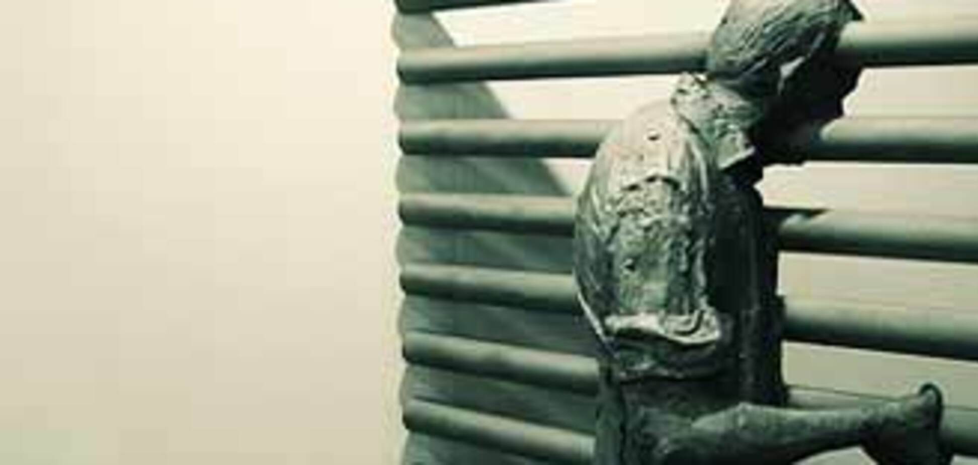 Скульптура об офисном рабстве покорила Италию