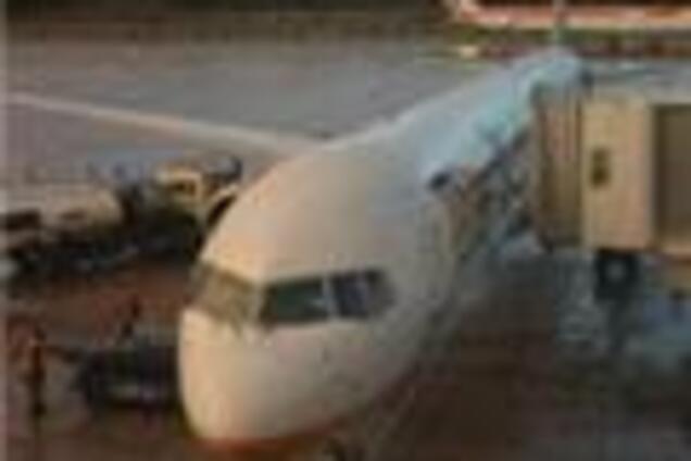 Пассажирский самолет помялся в полете