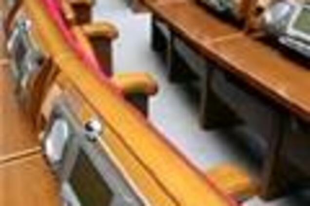 Парламентарии очень хотят на каникулы