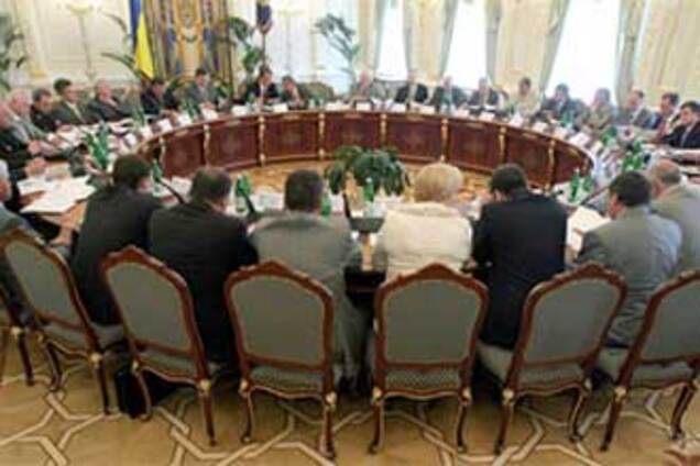 Луценко требует извинений от Секретариата