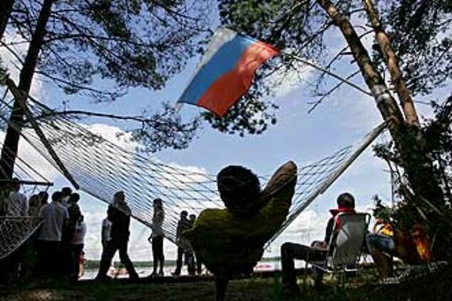 Медведев пообещал сокрушить всех, кто будет убивать россиян