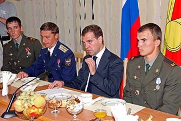 Медведев назвал руководство Грузии политическими уродами