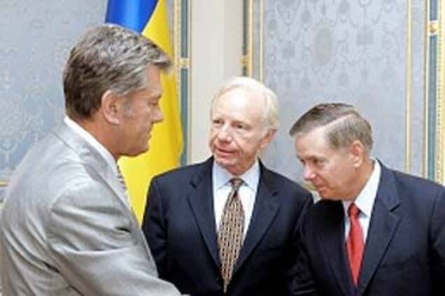 Ющенко просит помощи у США