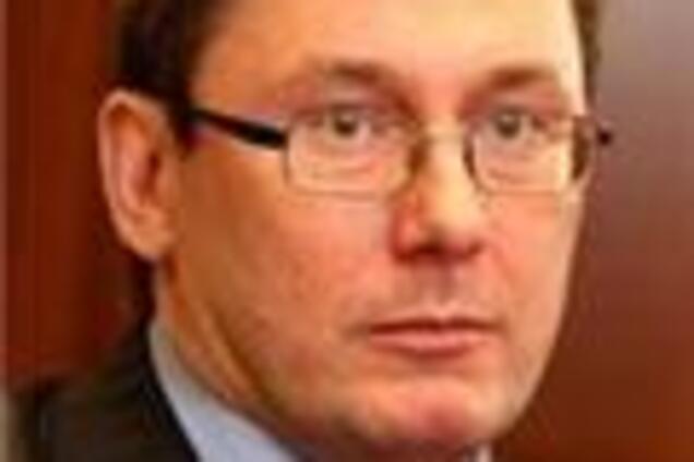 Луценко пообещал ликвидировать самозахваты в Крыму