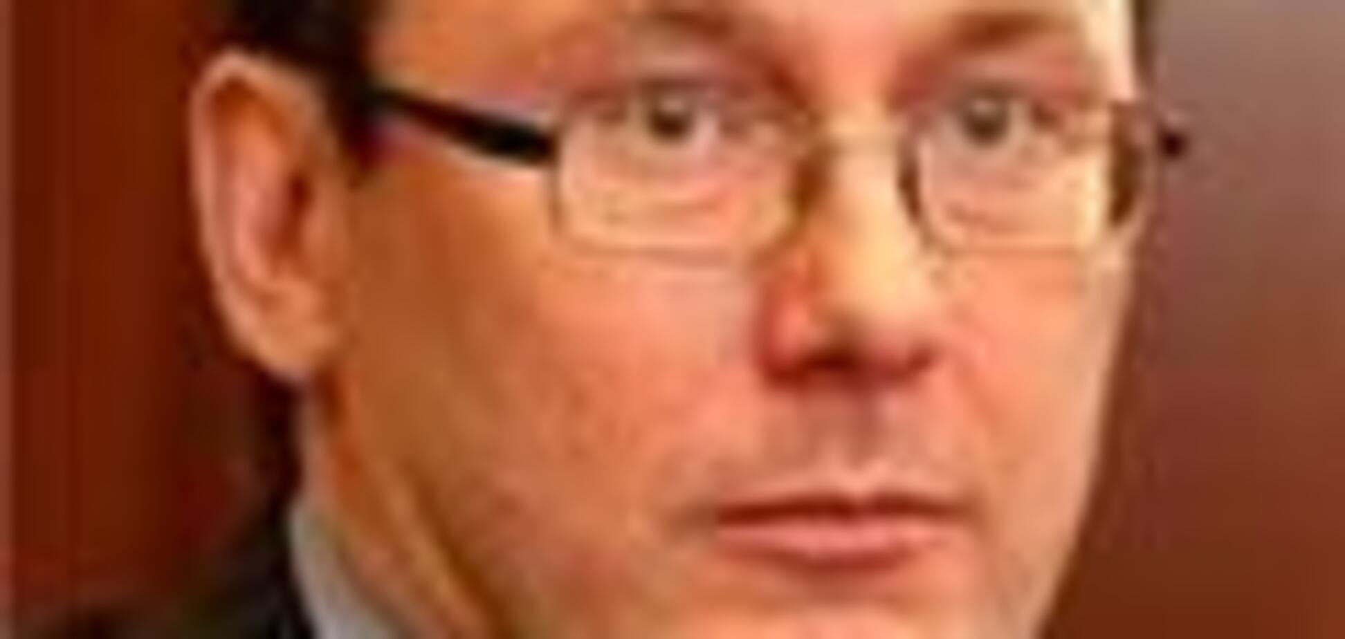 Луценко пообещал ликвидировать самозахваты в Крыму