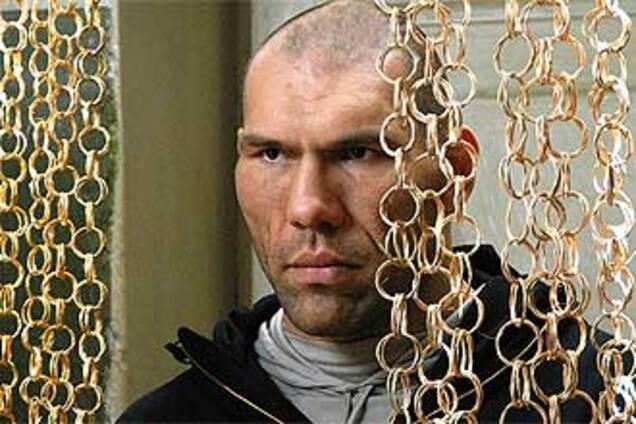Боксер Николай Валуев стал актером