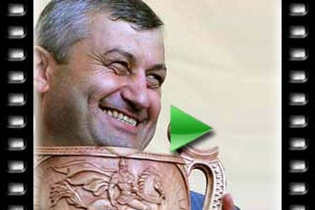 Кокойти на радощах випив три літри вина. ВІДЕО