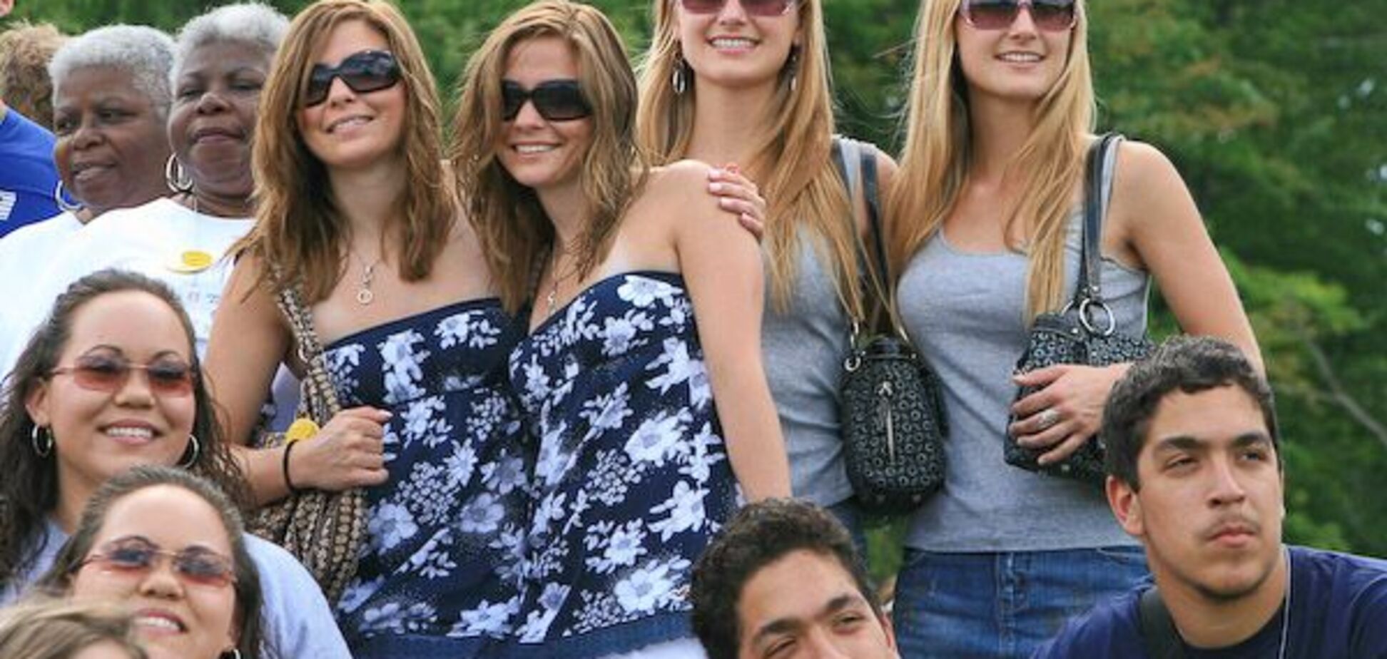 'День близнецов' в Твинсбурге. Лечь между и загадать желание