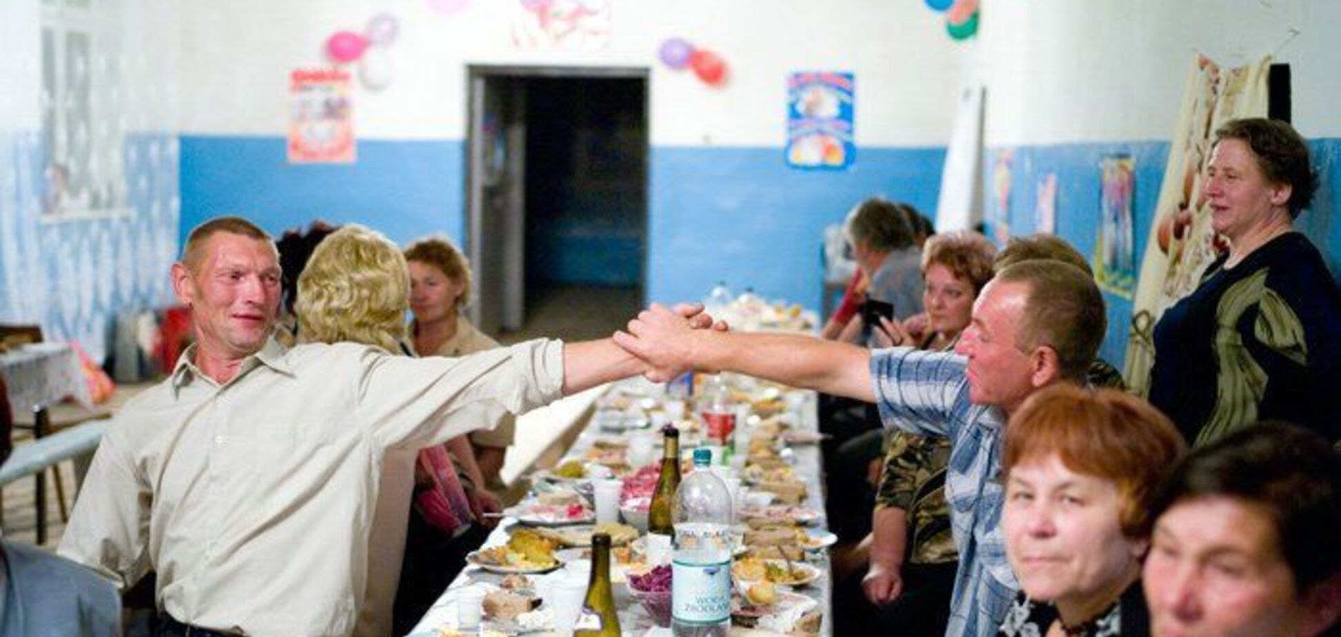 Колоритная украинская свадьба. Ох и понапивались...