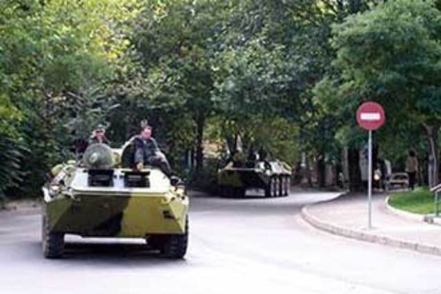 У Севастополь увійшла бронетехніка