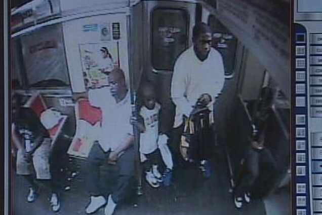 Жесть. В метро появился маньяк, убивающий людей молотком