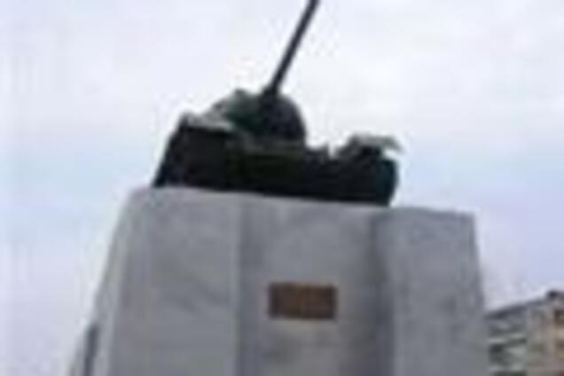 На 8-річної дитини в Сімферополі впав пам'ятник