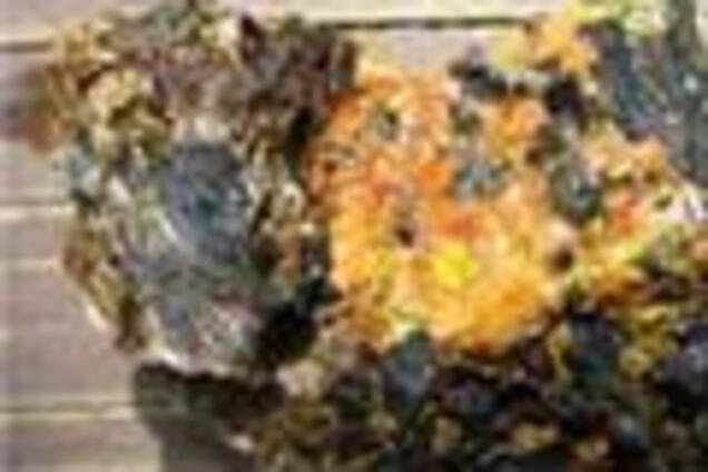 Китайские туристы случайно ввезли в страну 200 кг урана