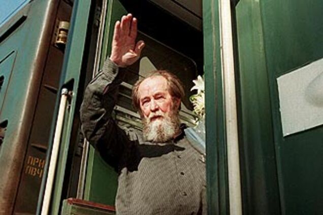 Нобелевский лауреат Солженицын был стукачом НКВД?