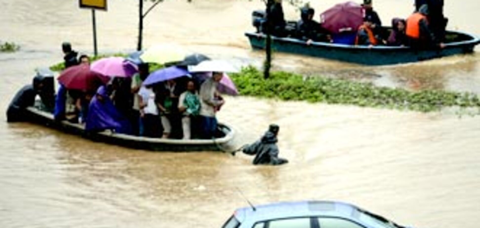 Тайфун принес на Тайвань наводнения и оползни