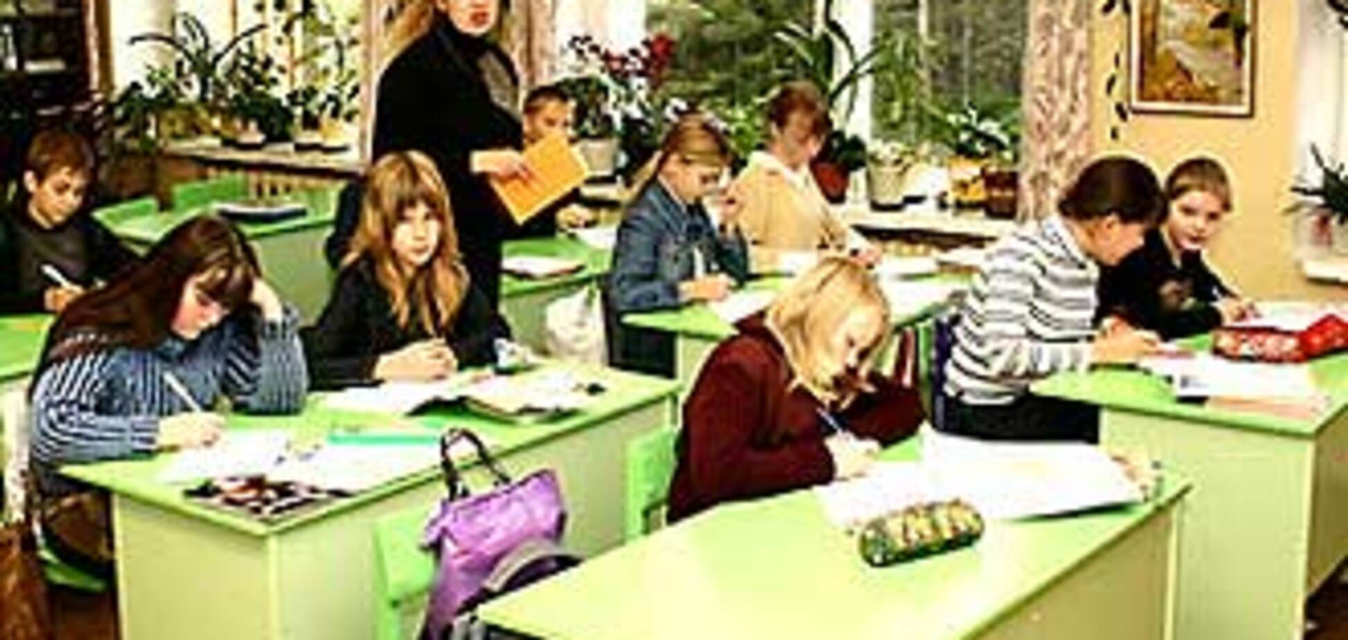 Директор школы грозится отравить учеников