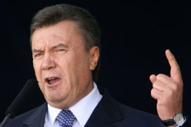 Янукович пропел гимн бедствующим и взял власть за горло