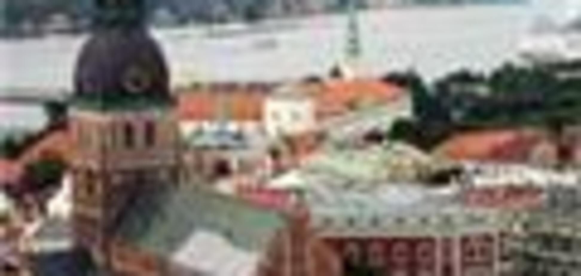 Более тысячи протестующих забросали камнями парламент