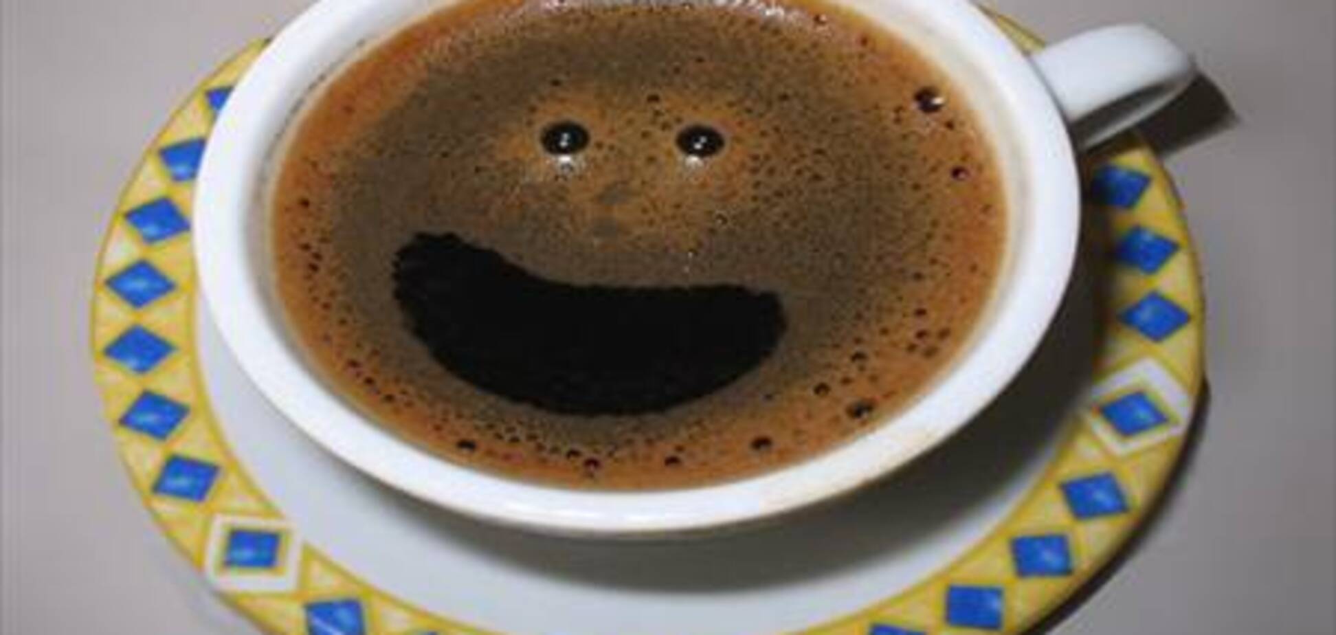 - Доктор, когда я пью  кофе, я ночью не могу спать.
- Смешно, а у меня как раз наоборот!
- Как?
- Когда я ночью сплю, я не могу пить кофе!