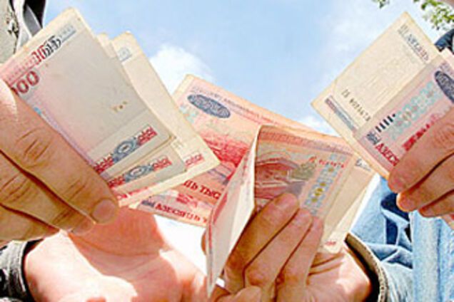 Белоруссия девальвировала национальную валюту