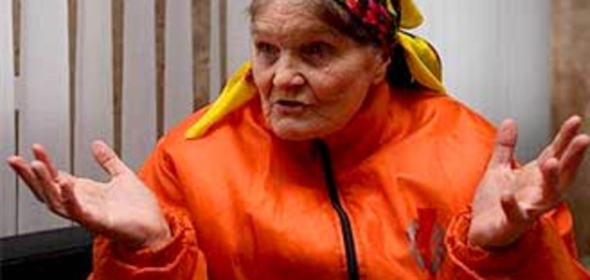 Баба Параска розповіла про поцілунки з Ахметовим