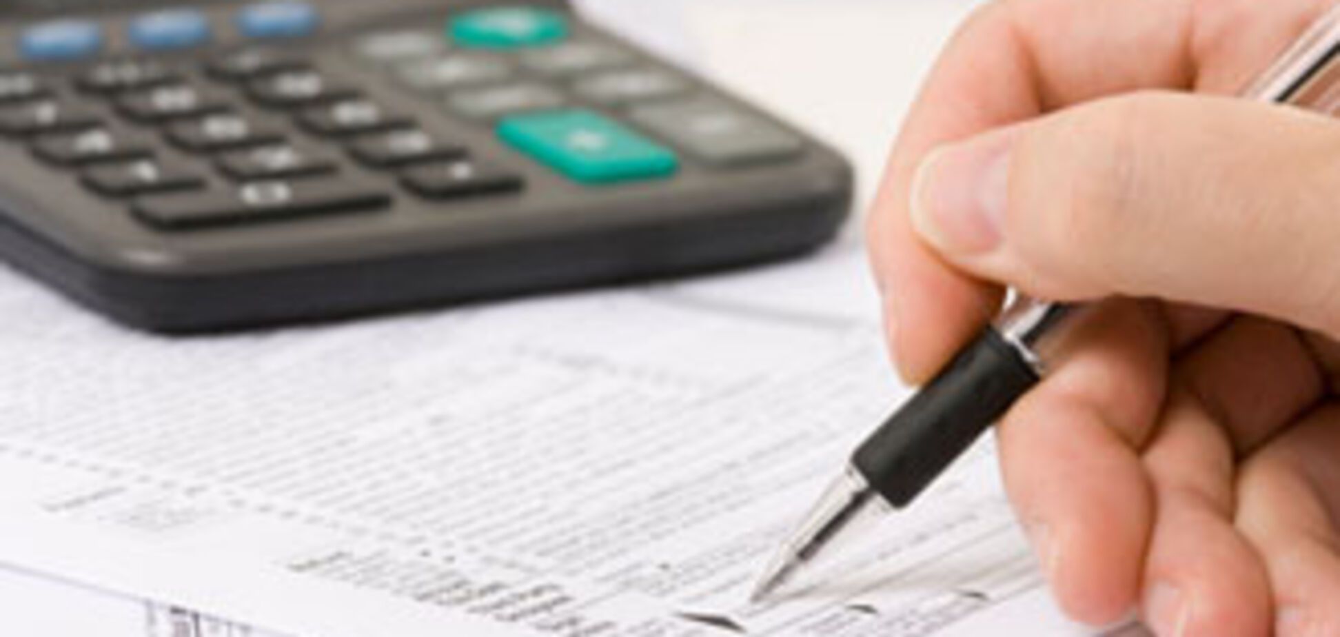 Держкомстат визнав: українцям урізали зарплати