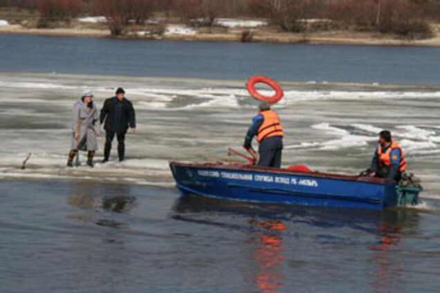 В Азовском море со льдин спасены рыбаки