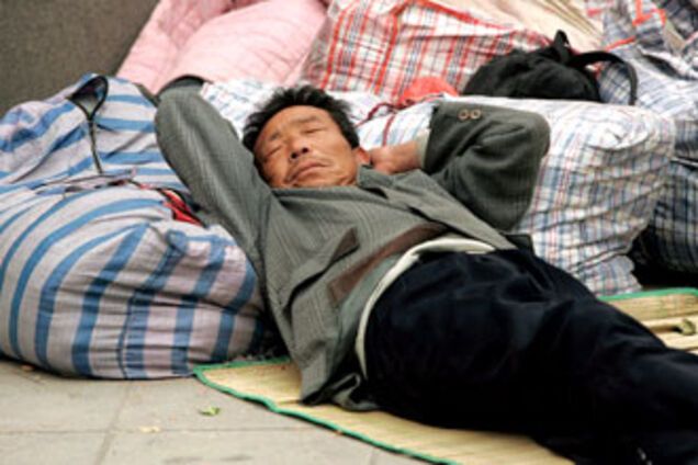 На Харківщині накрили підпільний цех з 30 китайцями