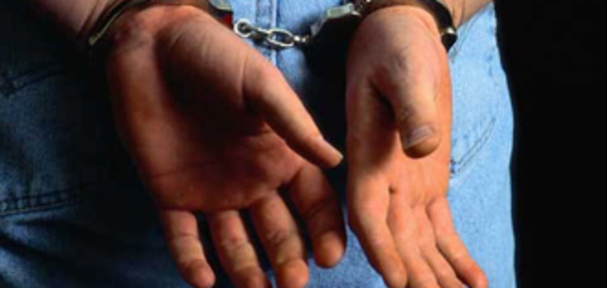 В Черновцах задержали студента, пытавшегося продать оружие