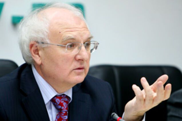 Вакарчук не собирается запрещать русский на переменках