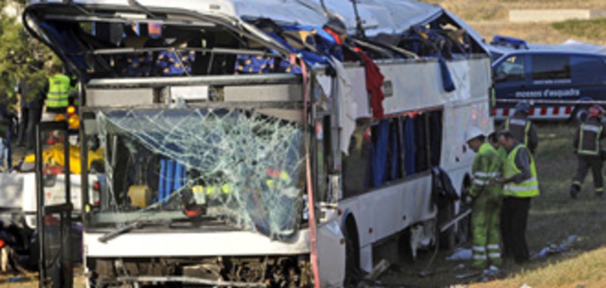 Автобус зі школярами потрапив в аварію, є жертви (ФОТО)