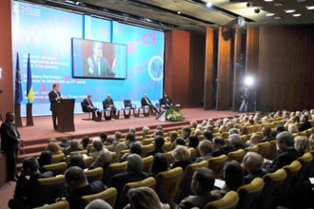 Ющенко: без демократії Україна не має майбутнього