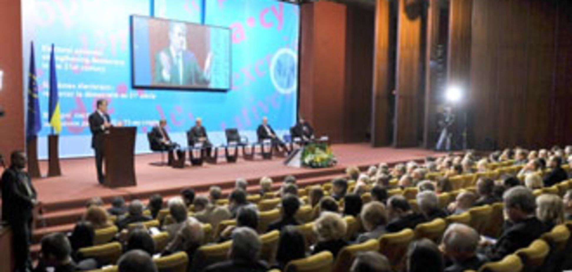 Ющенко: без демократии у Украины нет будущего