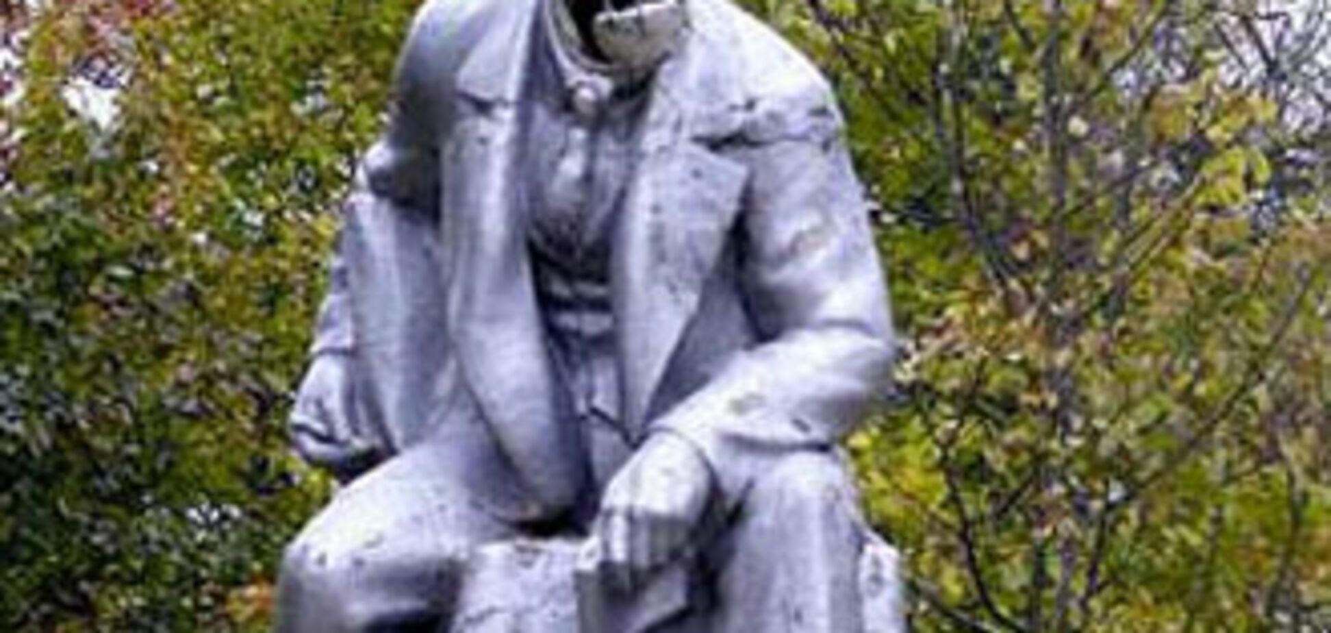 Під Пітером обезголовили Леніна