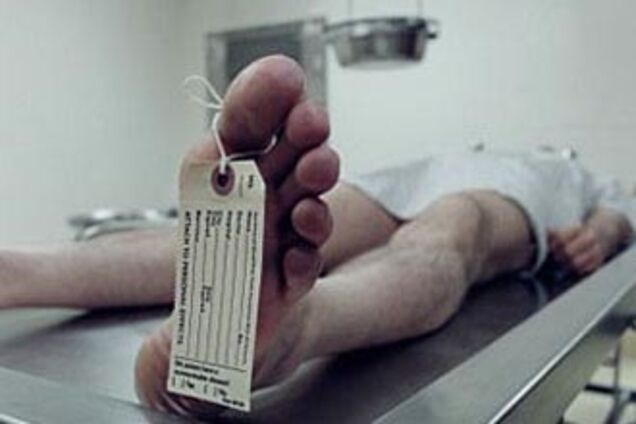 Самоубийца сам себе оторвал голову