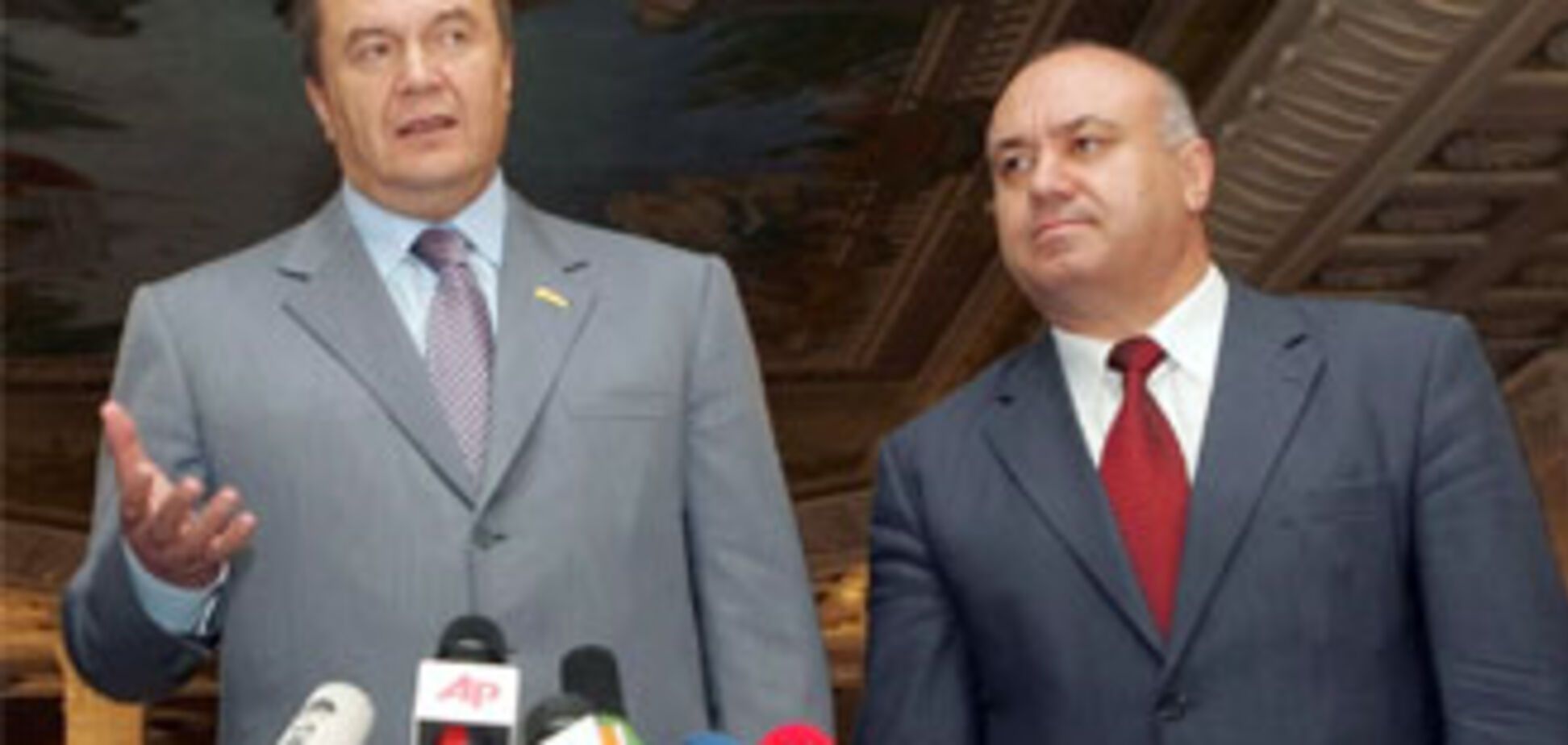 На Януковича повісили борг перед Цушко