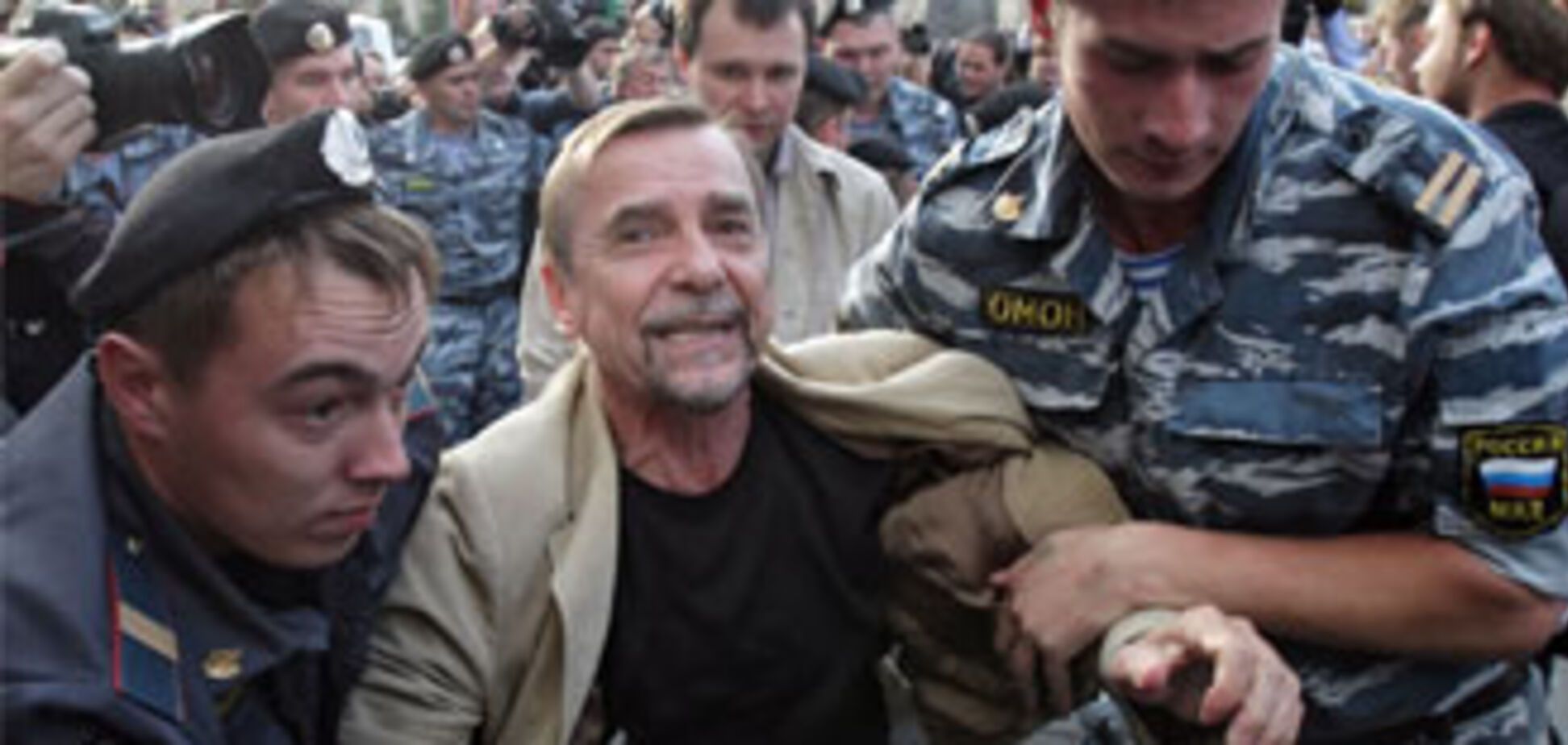 В России милиция тренируется разгонять пенсионеров гранатами