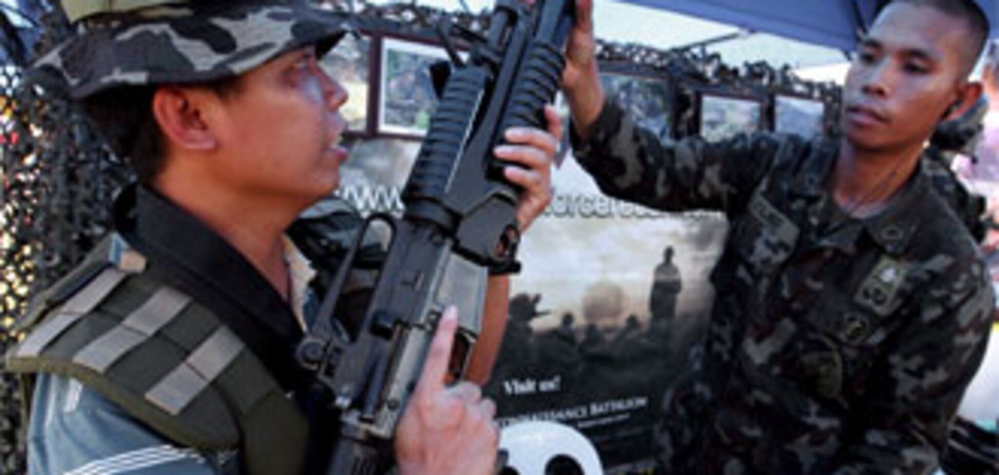 Луценко призывает добровольно сдавать оружие